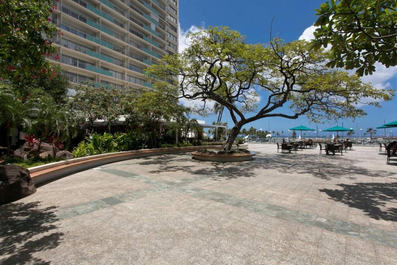 Ilikai Apt 1618 - Spacious 2br 2ba Unit With Stunning Ocean-lagoon View Casa de férias *